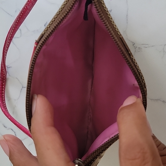 Coach wristlet, EUC🎉🎊 hot pink - Picture 6 of 6